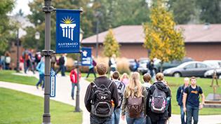 Students walking down the sidewalk on campus